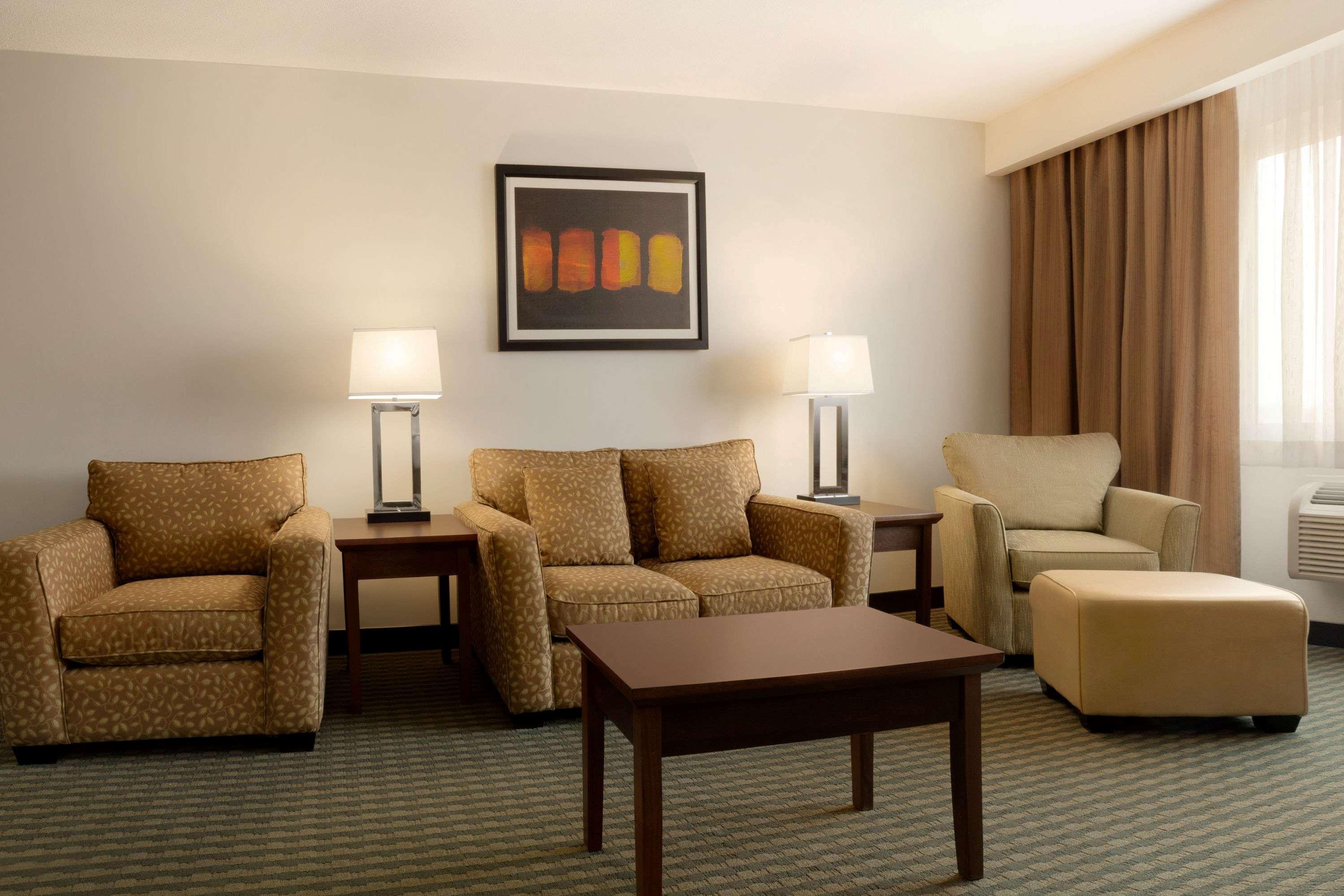 Travelodge Hotel By Wyndham Weyburn Екстер'єр фото