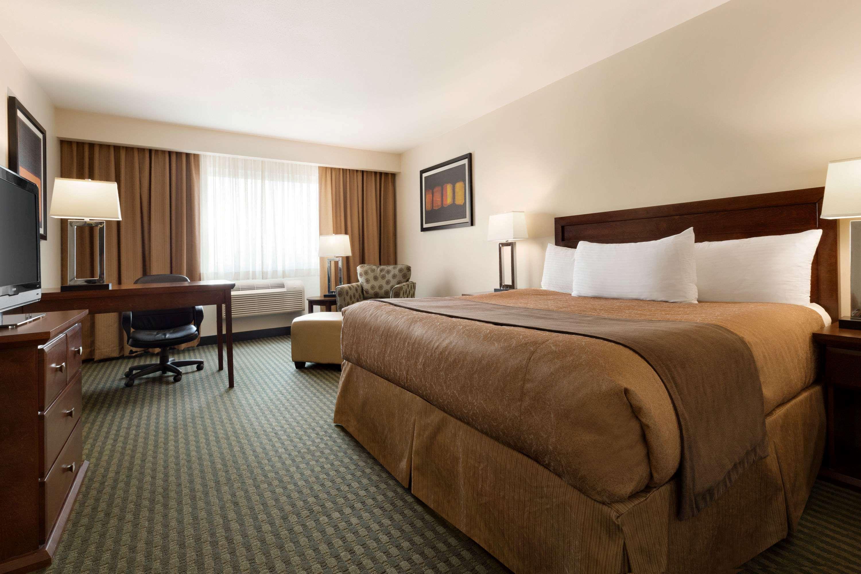 Travelodge Hotel By Wyndham Weyburn Екстер'єр фото