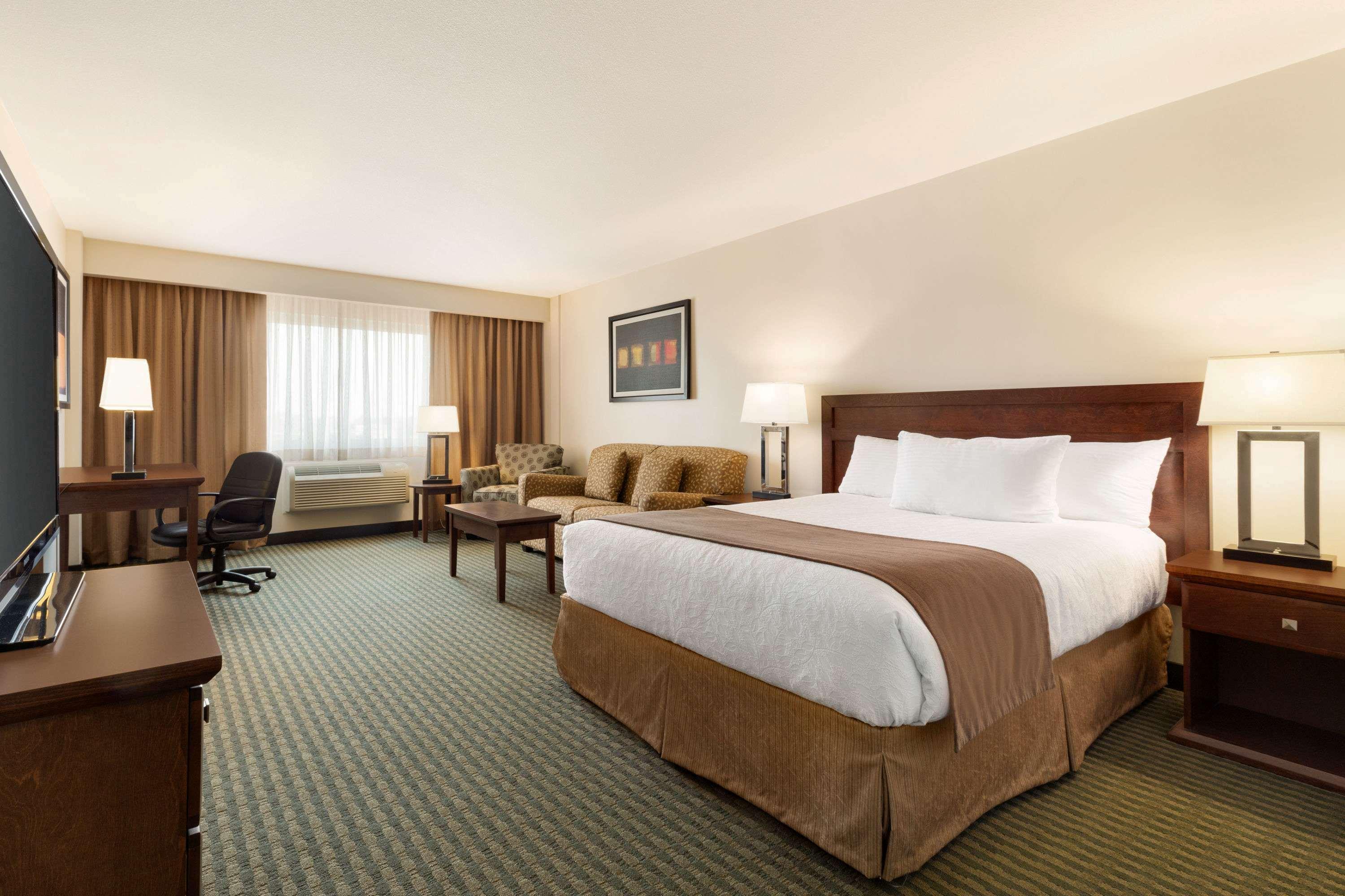 Travelodge Hotel By Wyndham Weyburn Екстер'єр фото